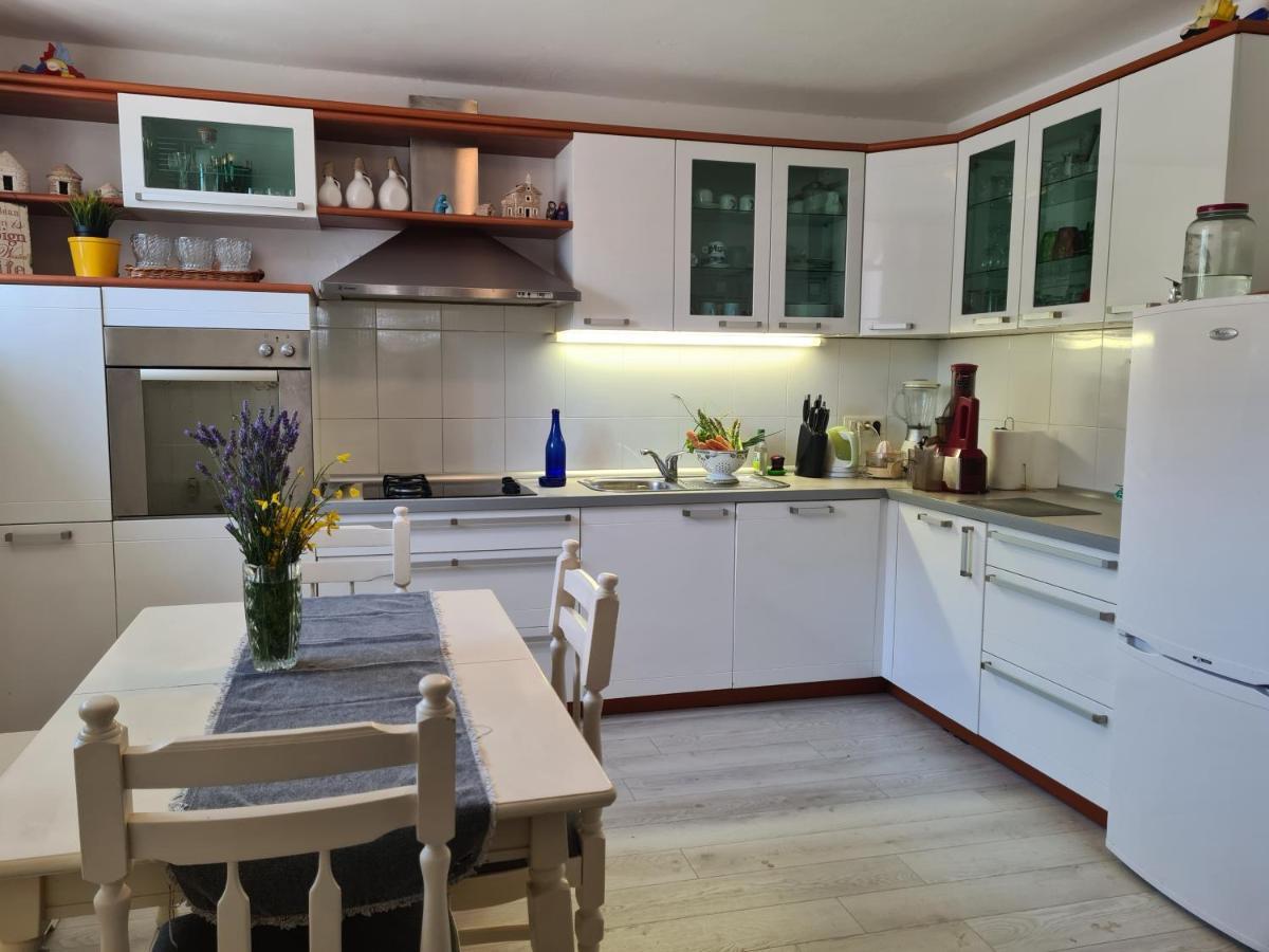 Apartmani Maretimo พรีมอชเตน ภายนอก รูปภาพ