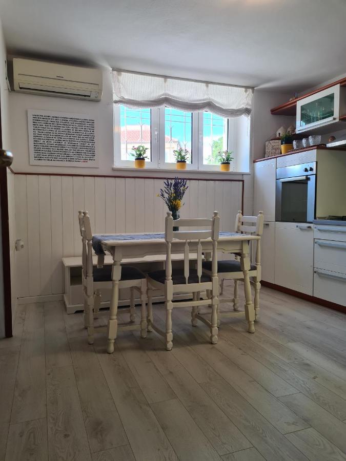 Apartmani Maretimo พรีมอชเตน ภายนอก รูปภาพ