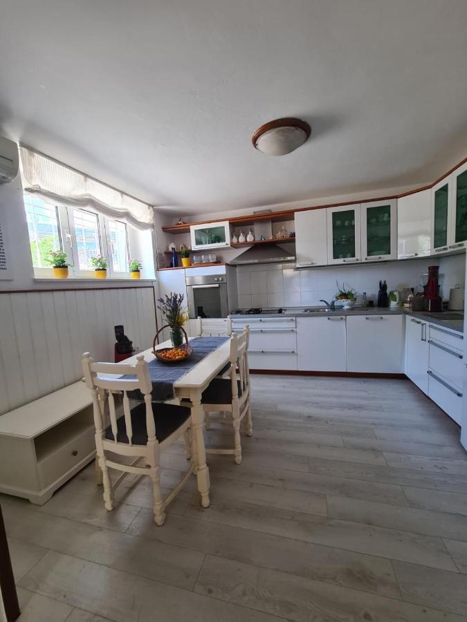 Apartmani Maretimo พรีมอชเตน ภายนอก รูปภาพ